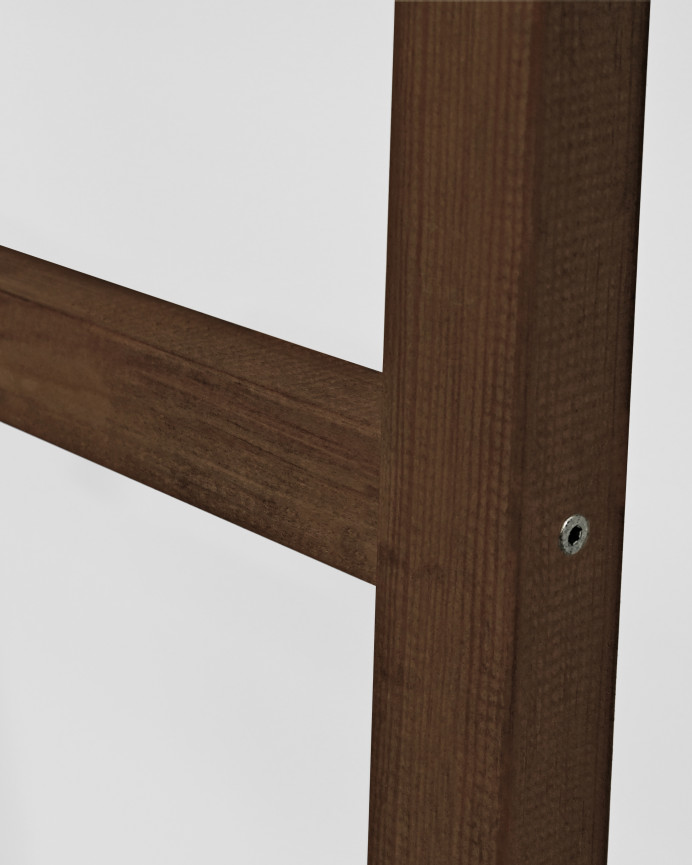 Escalera de madera maciza en tono nogal de 150x41cm