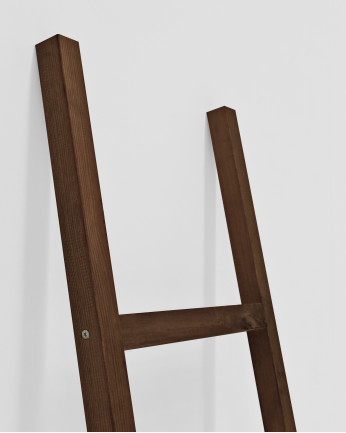 Escalera de madera maciza en tono nogal de 118x41cm