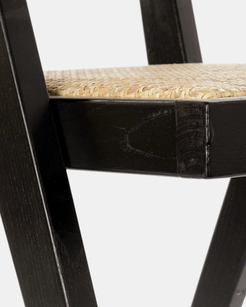 Silla de madera de olmo con asiento y respaldo de cannage tono negro de 86x56.5cm