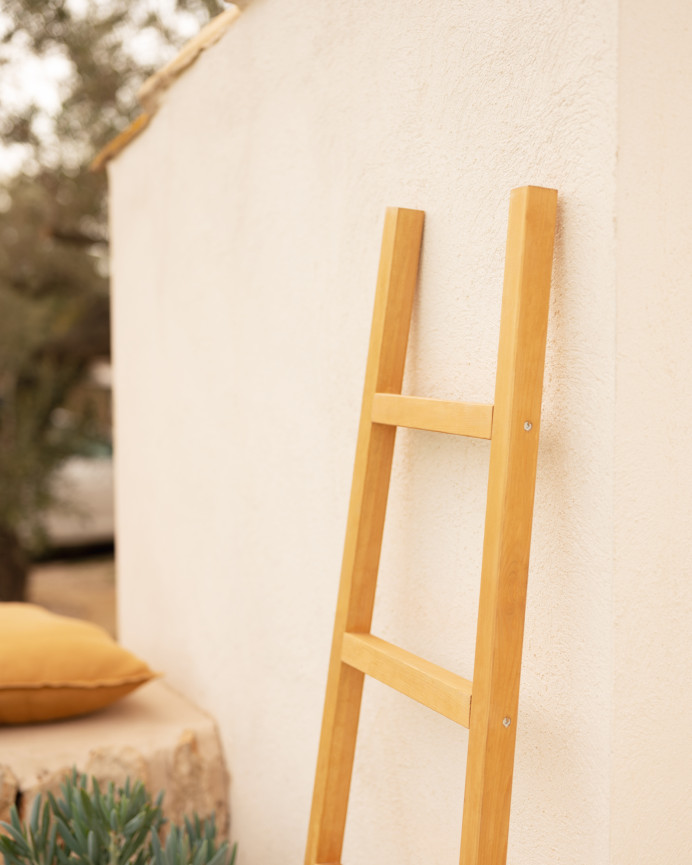 Escalera de madera maciza en tono olivo de 150x50cm