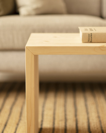 Mesa de centro de madera maciza en tono natural de 109,4x59x35cm