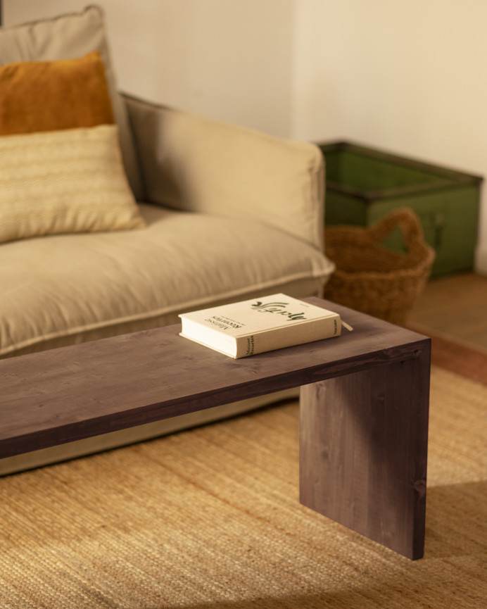 Mesa de centro de madera maciza en tono nogal de 109,4x45x35cm