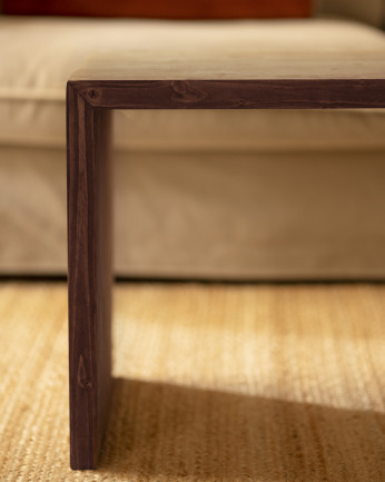 Mesa de centro de madera maciza en tono nogal de 109,4x59x35cm