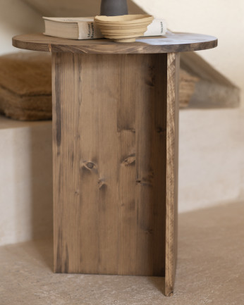 Mesa de centro de madera maciza en tono roble oscuro de 50cm