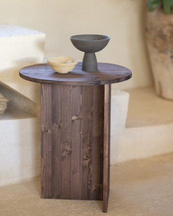 Mesa de centro de madera maciza en tono nogal de 50cm