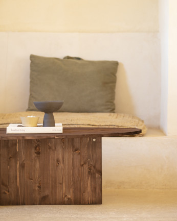 Mesa de centro de madera maciza en tono nogal de 130cm