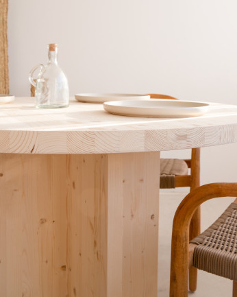 Mesa de comedor redonda de madera maciza en tono natural de Ø110