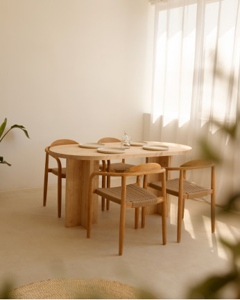 Mesa de comedor de madera maciza ovalada en tono roble medio de varias medidas
