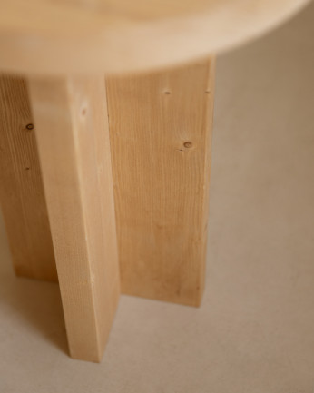 Taburete de madera maciza en tono roble medio de 45x35cm
