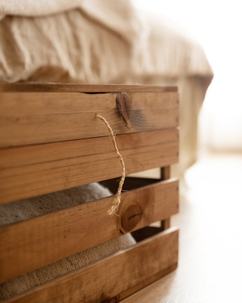 Baúl de madera maciza en tono roble oscuro de 39x33x30,5cm
