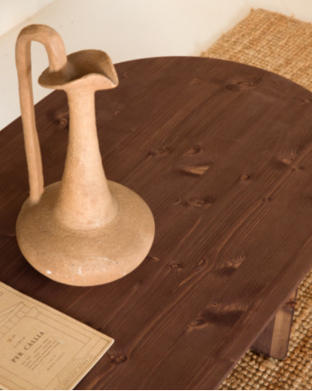 Mesa de centro ovalada de madera maciza en tono nogal de varias medidas