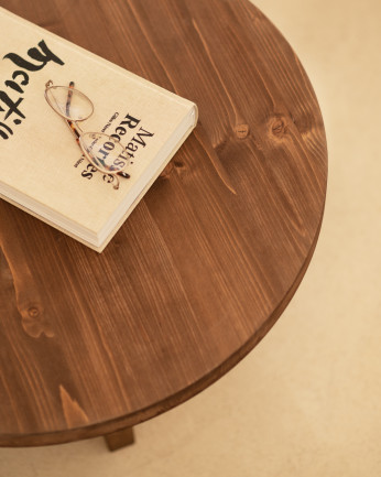 Pack 2 mesas de centro redondas de madera maciza en tono nogal 80x80cm
