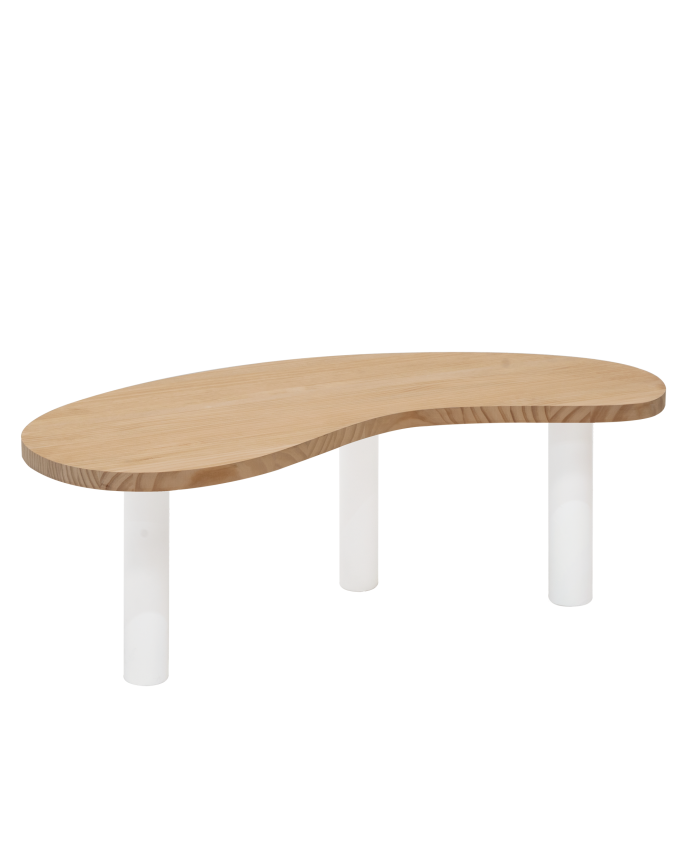 Mesa de centro de madera maciza formas orgánicas sobre en tono roble medio y patas tono blanco de varias medidas