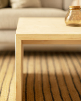 Mesa de centro de madera maciza en tono natural de 109,4x59x74cm