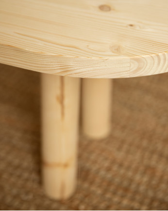 Mesa de centro ovalada de madera maciza en tono natural de 40x120cm