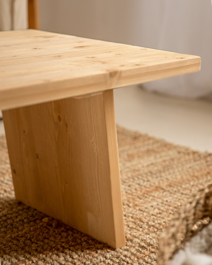 Mesa de centro de madera maciza en tono roble medio de 45x60cm