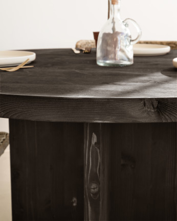 Mesa de comedor redonda de madera maciza en tono negro de Ø110cm