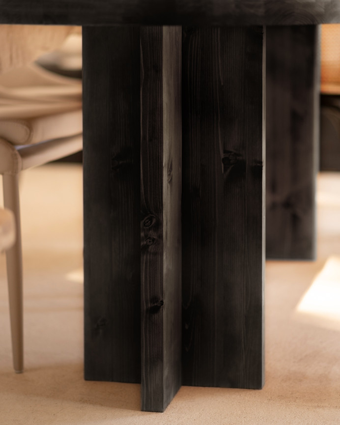 Pack mesa de comedor ovalada y banco de madera maciza en tono negro de varias medidas