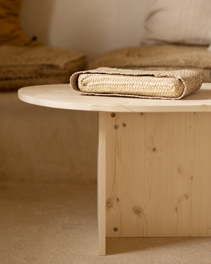 Mesa de centro de madera maciza en tono natural de 130cm