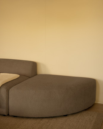 Sofá de 3 módulos curvo con chaise longue de bouclé color marrón 320x172cm