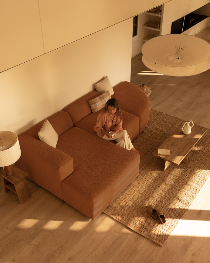 Sofá de 3 módulos curvo con chaise longue de bouclé color cobre 320x172cm