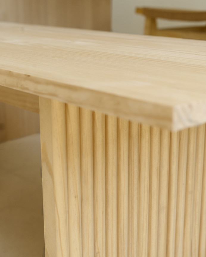 Banco de madera maciza en tono natural de 120cm