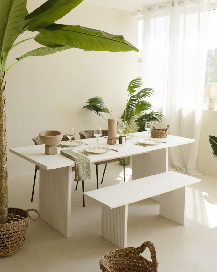 Mesa de comedor extensible blanca Rico, con estructura de madera maciza