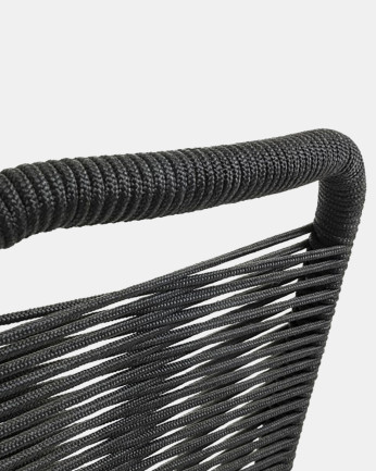Sillas con asiento y respaldo en cuerda con estructura en acero galvanizado color negro de 84x49cm