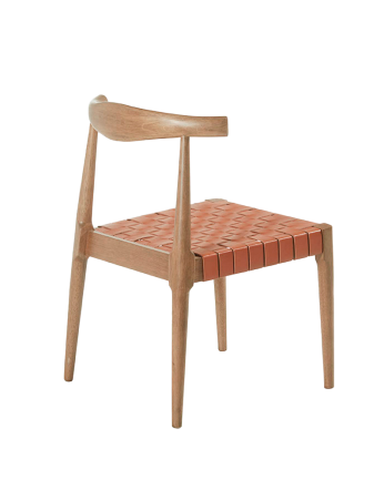 Silla de madera maciza con asiento trenzado marrón y patas en tono nogal de 77cm