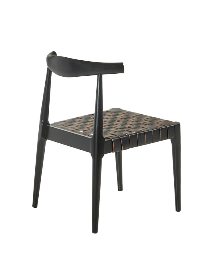 Silla de madera maciza con asiento trenzado negro y patas en tono negro de 77cm 