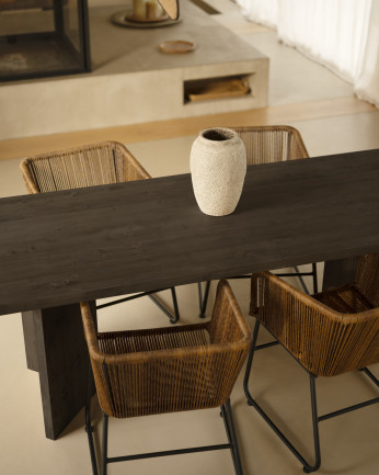 Mesa de comedor de madera maciza en tono negro de varias medidas