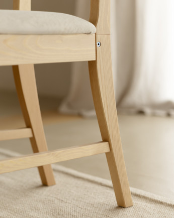 Silla de madera maciza y asiento tapizado beige de 83cm
