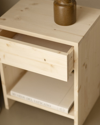 Mesita de noche de madera maciza con un cajón en tono natural de varias medidas