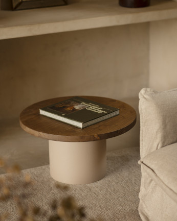 Mesa de centro redonda de madera maciza tono roble oscuro y pata de microcemento tono tierra de varias medidas