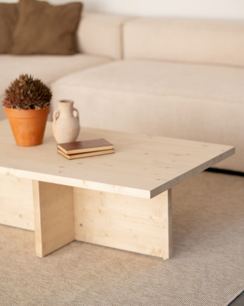 Mesa de centro de madera maciza en tono natural de 120x70cm