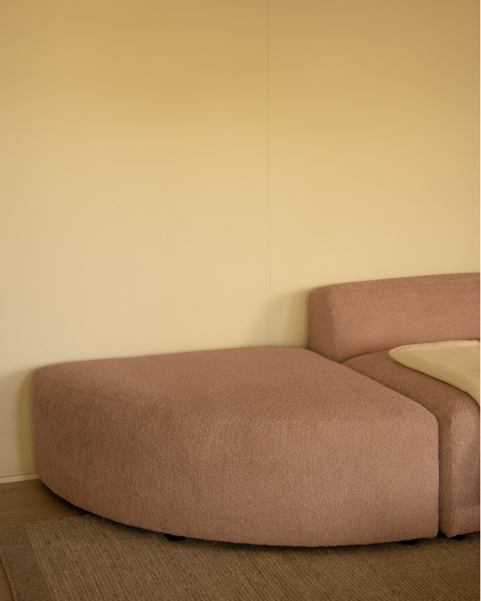 Sofá de 4 módulos con curva de bouclé color rosa 410x110cm