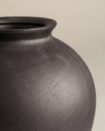 Jarrón de cerámica color negro de 22,5cm