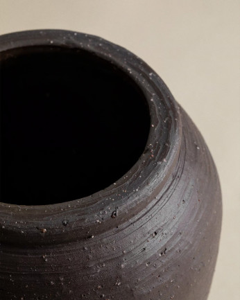 Jarrón de cerámica color negro de 19cm