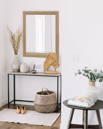 Espejo de pared rectangular elaborado con madera acabado olivo en varias medidas.