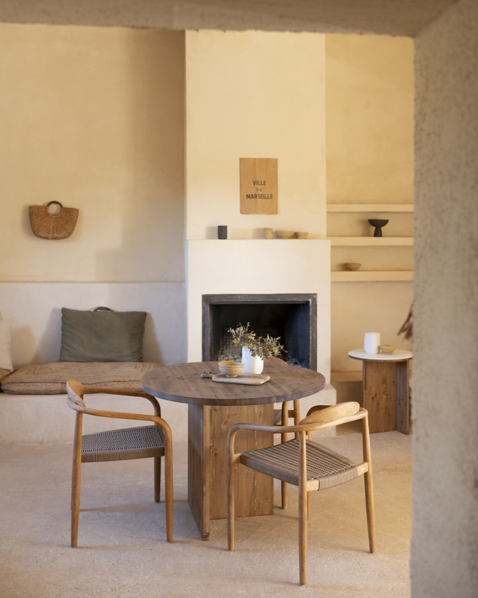 Mesa de comedor de madera maciza en tono roble oscuro de 100cm