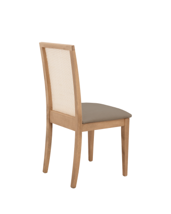 Silla tapizada de color marrón topo con patas de madera en tono roble oscuro de 95,5cm