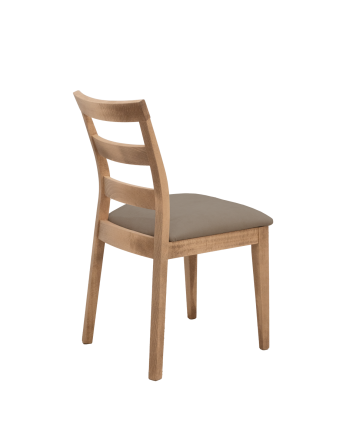 Silla tapizada de color marrón topo con patas de madera en tono roble oscuro de 89cm