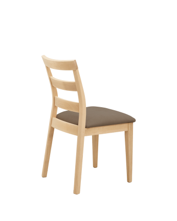 Silla tapizada de color marrón topo con patas de madera en tono roble medio de 89cm