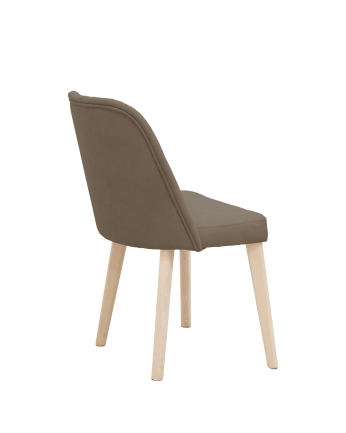 Silla tapizada de color marrón topo con patas de madera en tono natural de 87cm