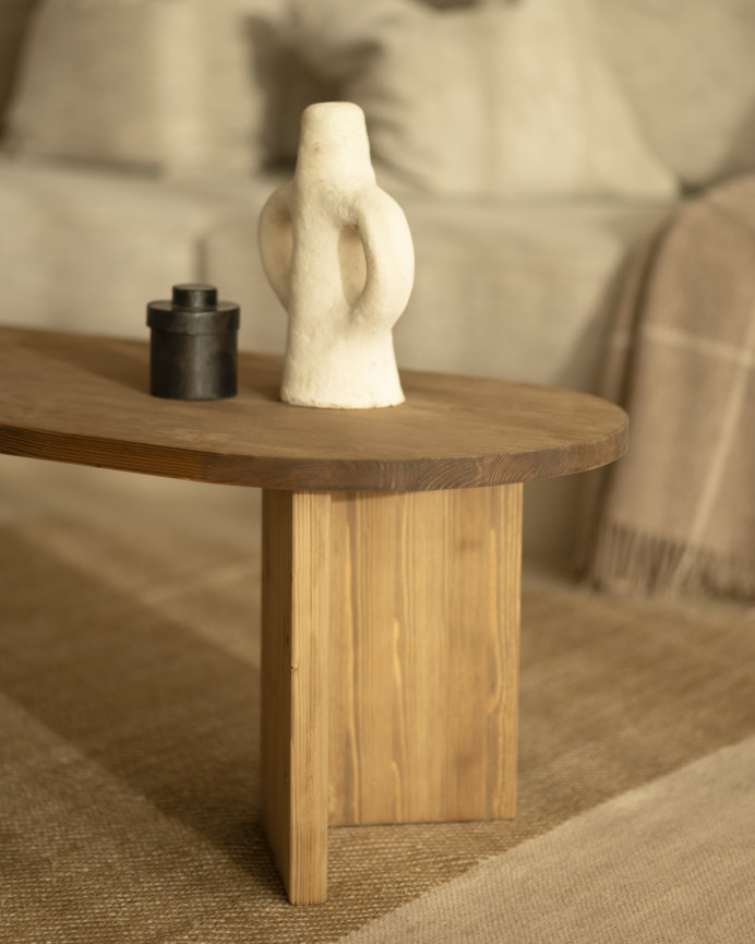 Mesa de centro de madera maciza en tono roble oscuro de 120cm