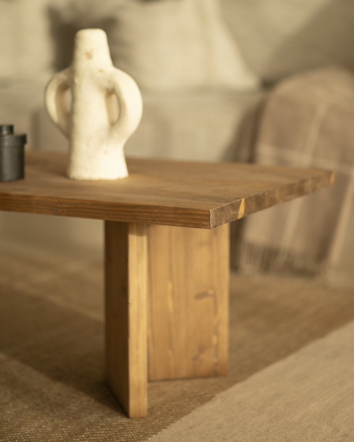 Mesa de centro de madera maciza en tono roble oscuro de 120x55 cm