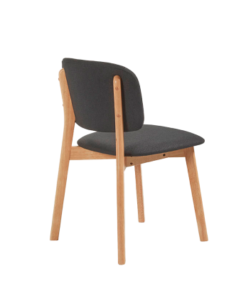 Silla de madera maciza con asiento tapizado en tono natural de 79cm