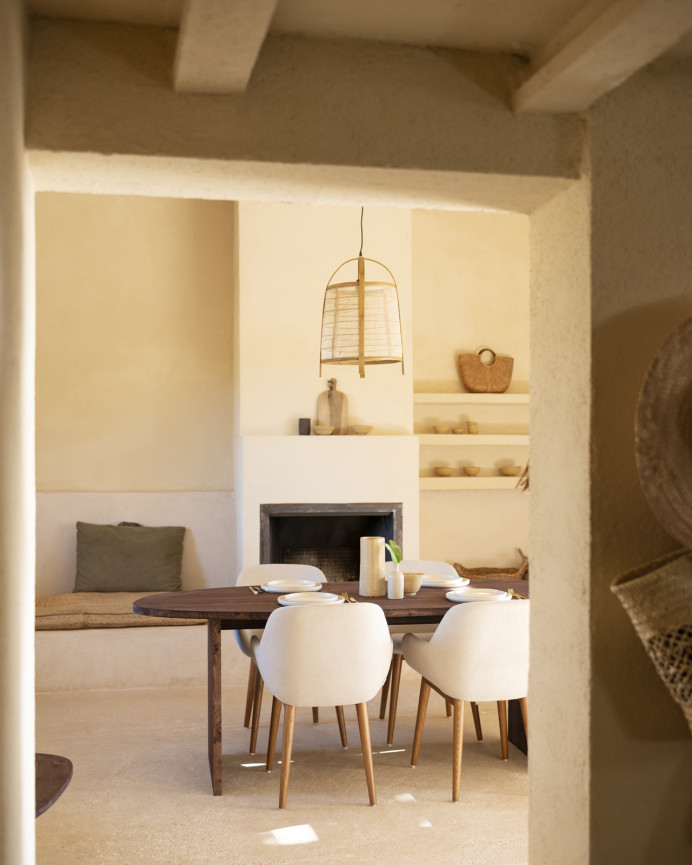 Mesa de comedor de madera maciza en tono nogal de varias medidas