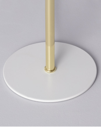 Lámpara de mesa elaborada con aluminio color blanco y dorado.