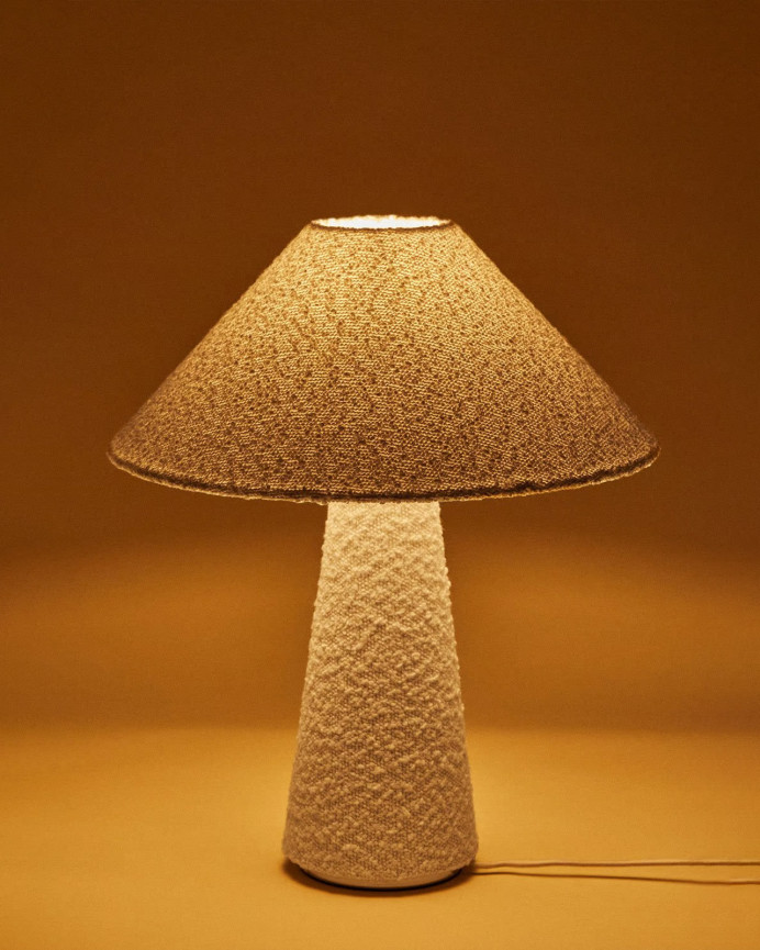 Lámpara de mesa de bouclé color blanco de 48,5x39cm